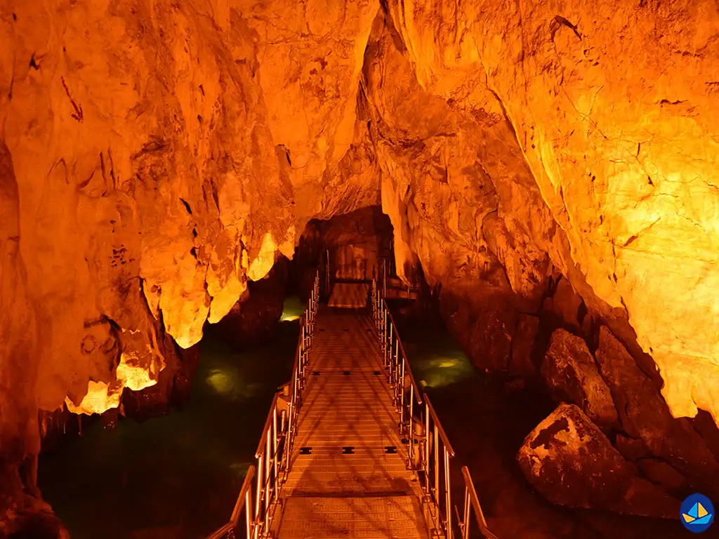  Σπήλαιο Δράκου