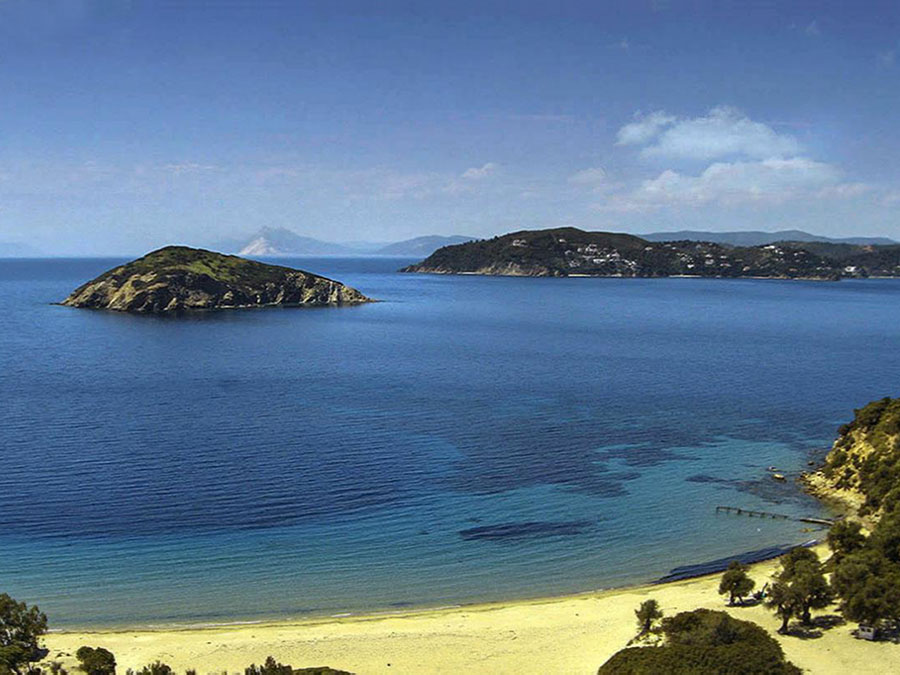 Islet of Tsougrias of Skiathos